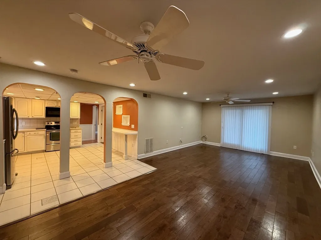 4 Shadowbrook Ln, Milford