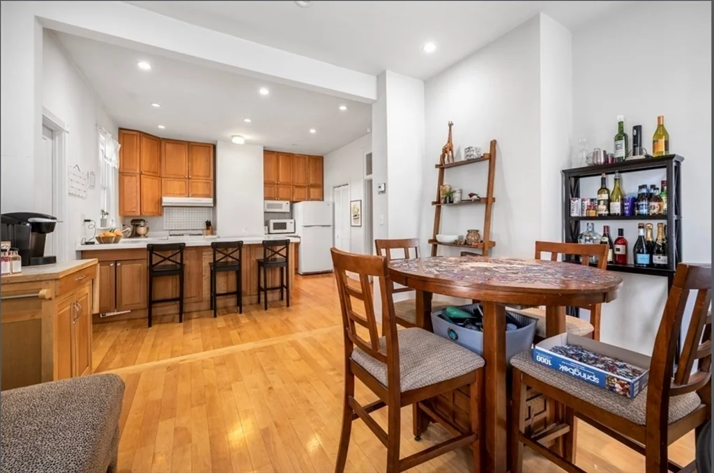 866 E 5th St, South Boston