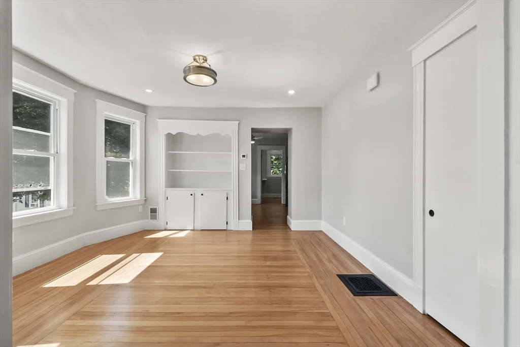 10 Cain Ave, Weymouth