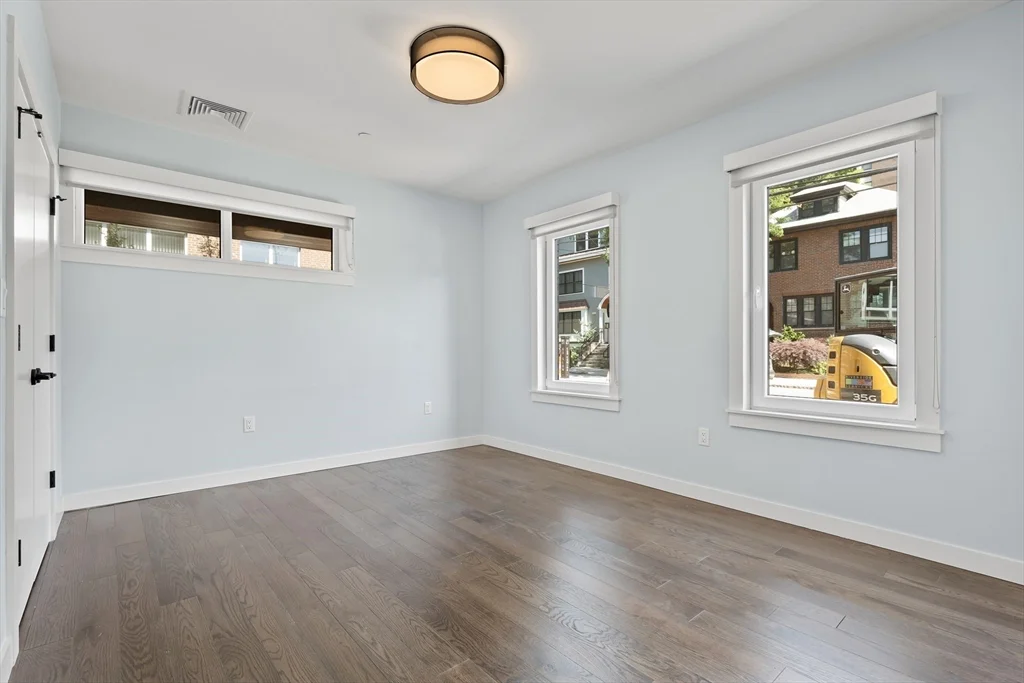 54 Auburn, Coolidge Corner