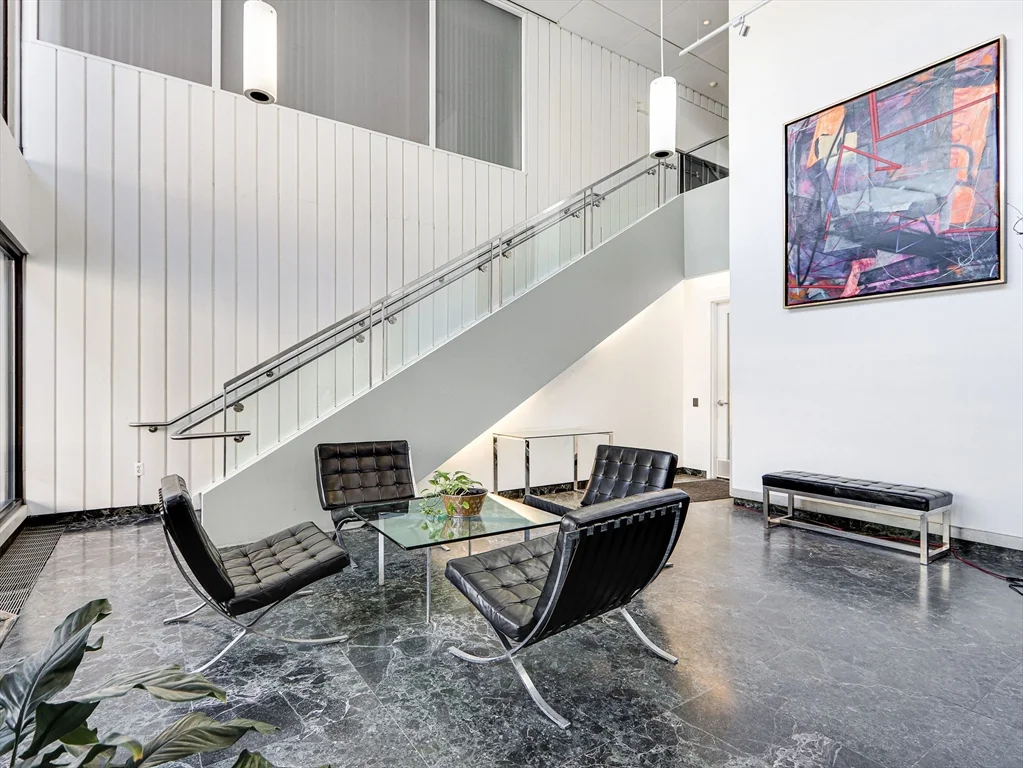 566 Commonwealth, Fenway