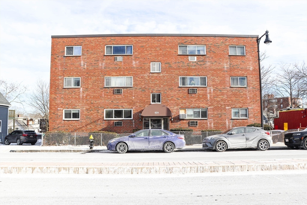 624 Hyde Park Ave, Roslindale