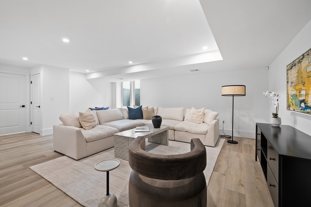 264 Lagrange St, Chestnut Hill