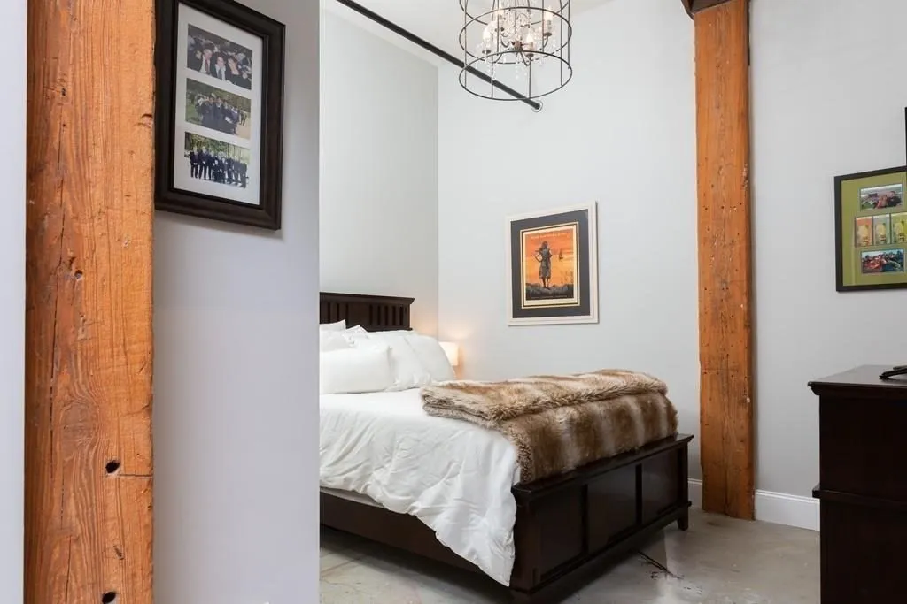 881 East 1st St, South Boston