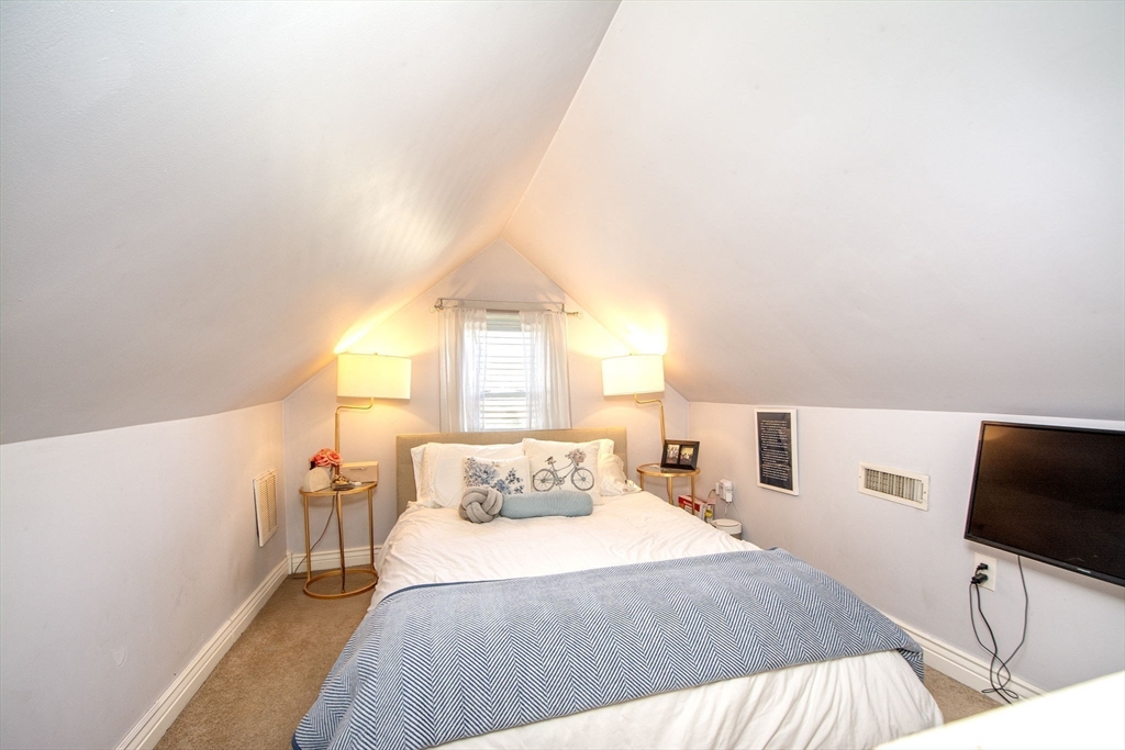 10 Hollis St, South Weymouth