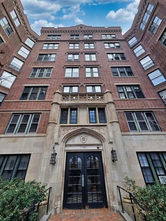 988 Memorial Dr, West Cambridge