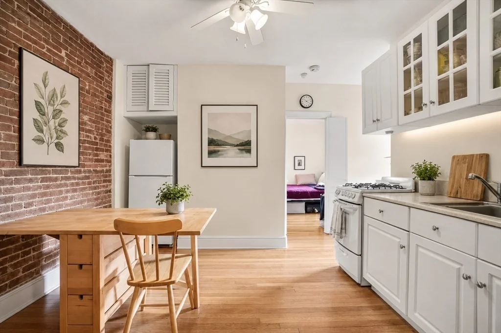 130 Myrtle St, Beacon Hill
