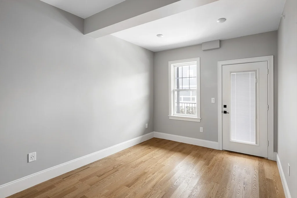 31 Boardman St, East Boston