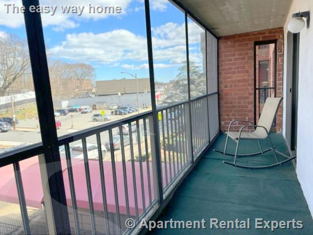 100 High St, Medford Square