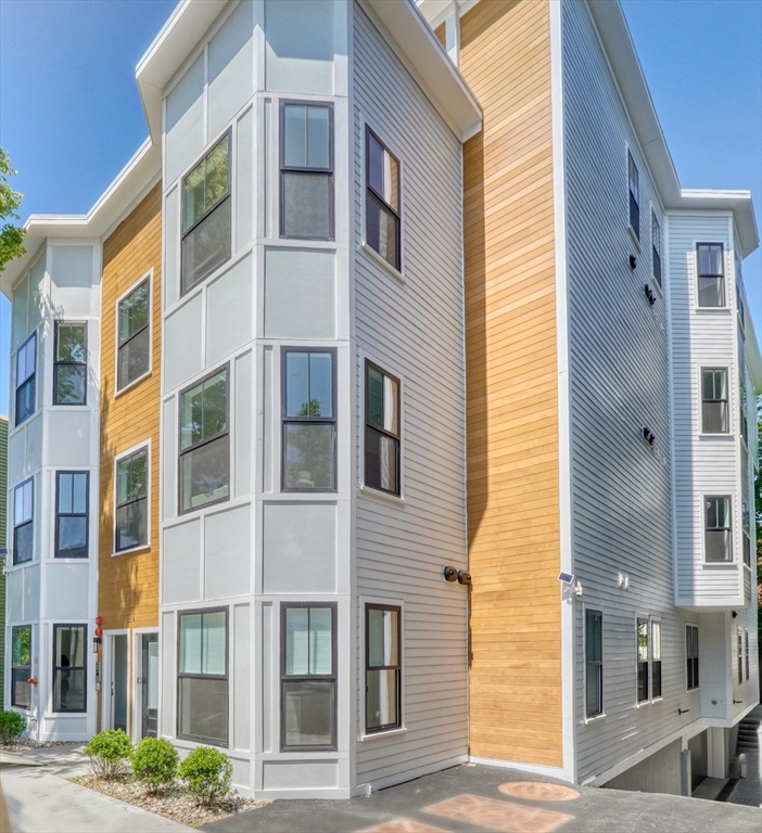 214 Havre St, East Boston