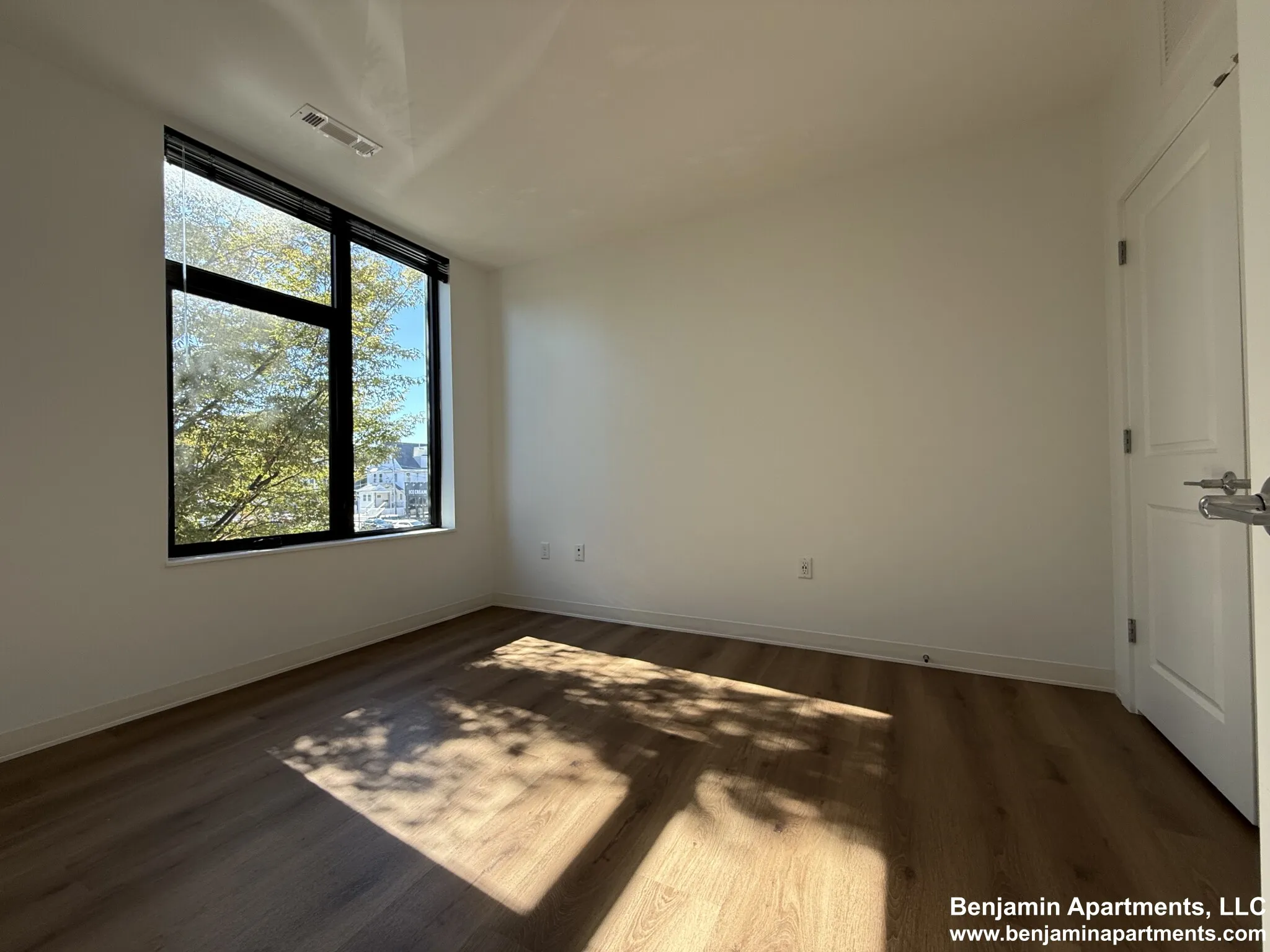 89 Brighton Ave, Allston