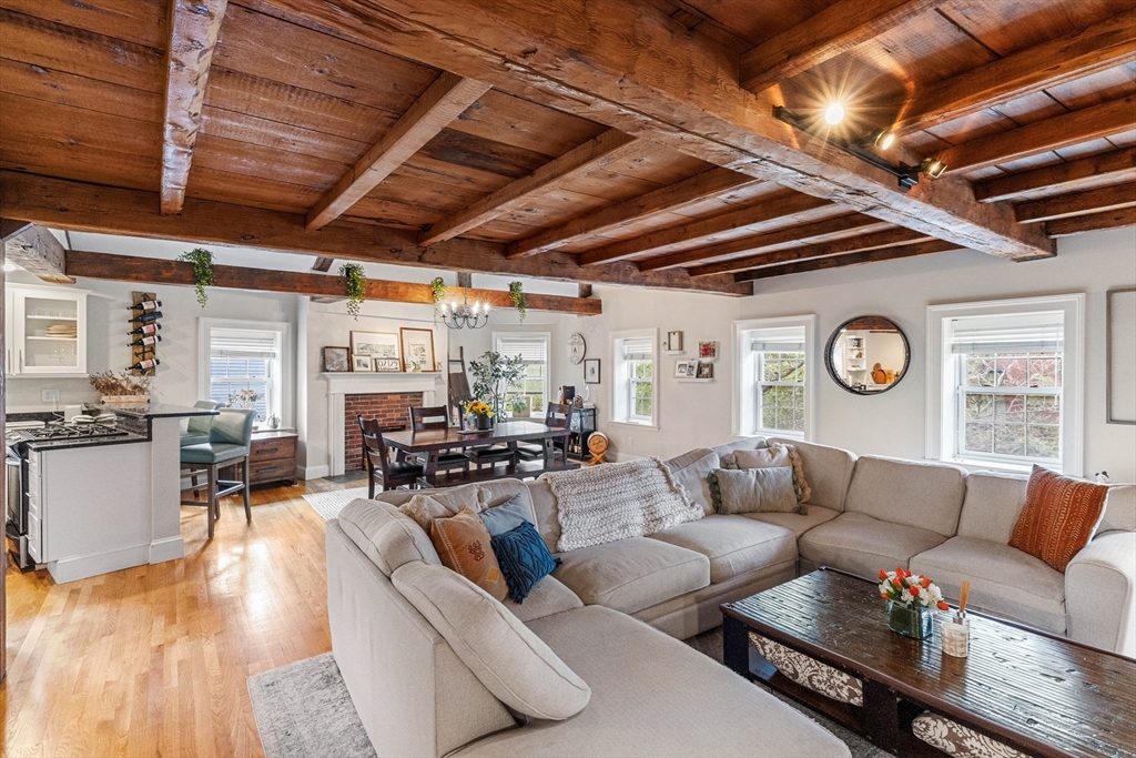 121 Main St, Charlestown