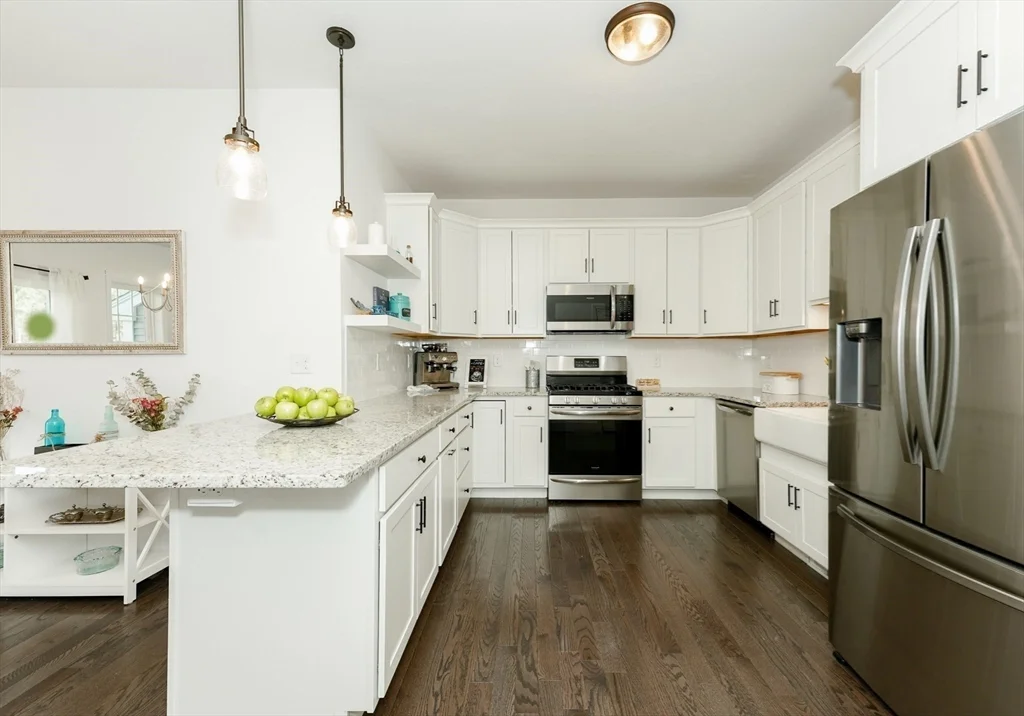 18 Cleary Cir, Norfolk