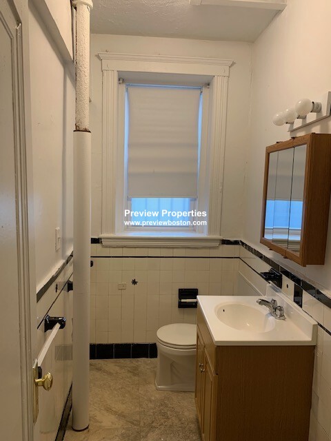 1810 Commonwealth Ave, Brighton