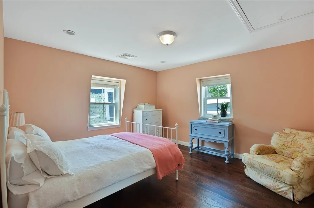 9 Atlantic St, South Boston