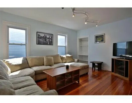 46 Middle St, South Boston