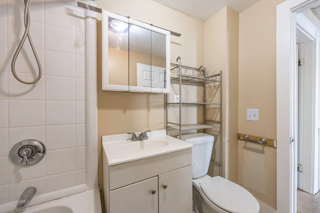 28 Richmond St, Blackstone