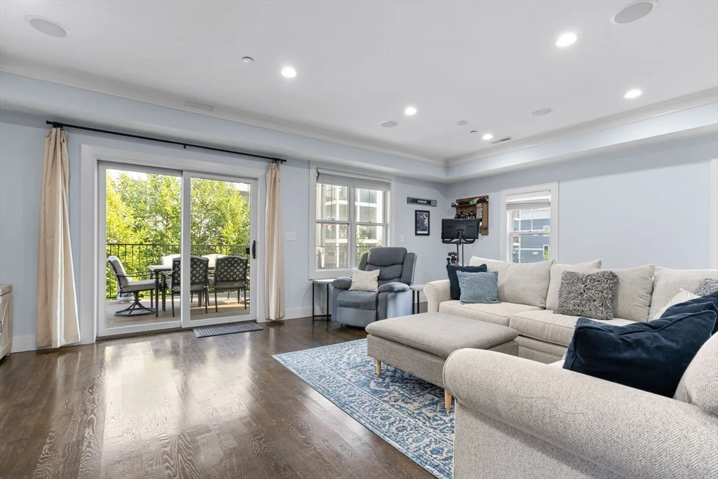 724 E 2nd St, South Boston