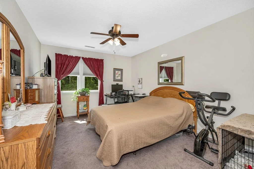 124 Tennis Plaza Rd, Dracut