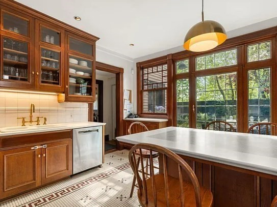 44 High St, Brookline Village