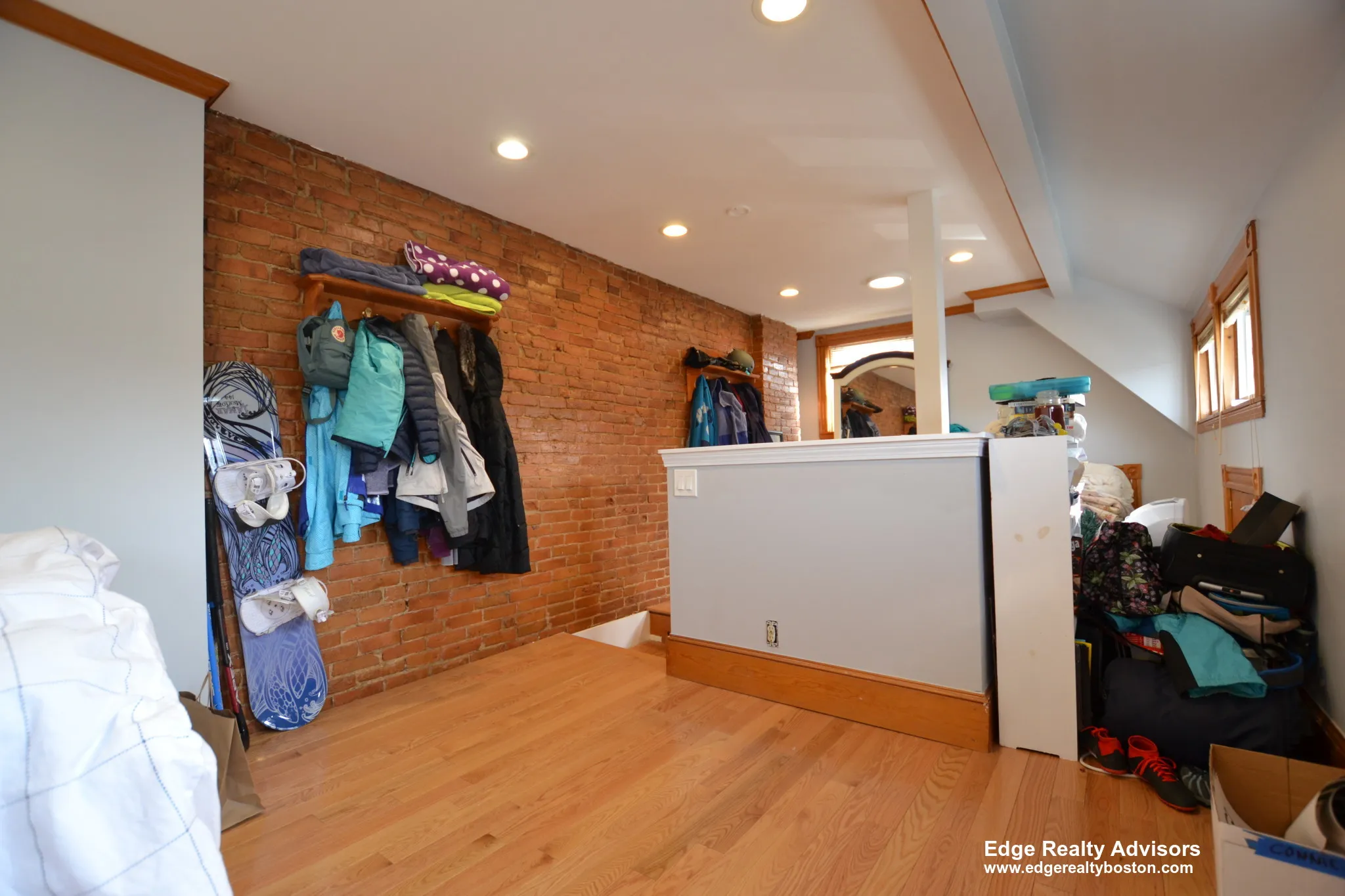 12 Mansfield St, Allston