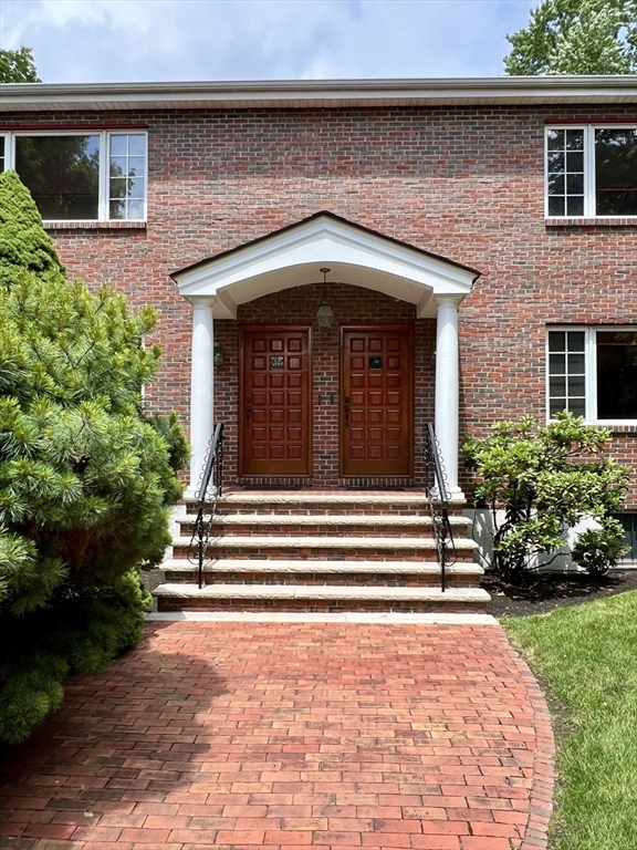 177 R Faneuil St, Oak Square