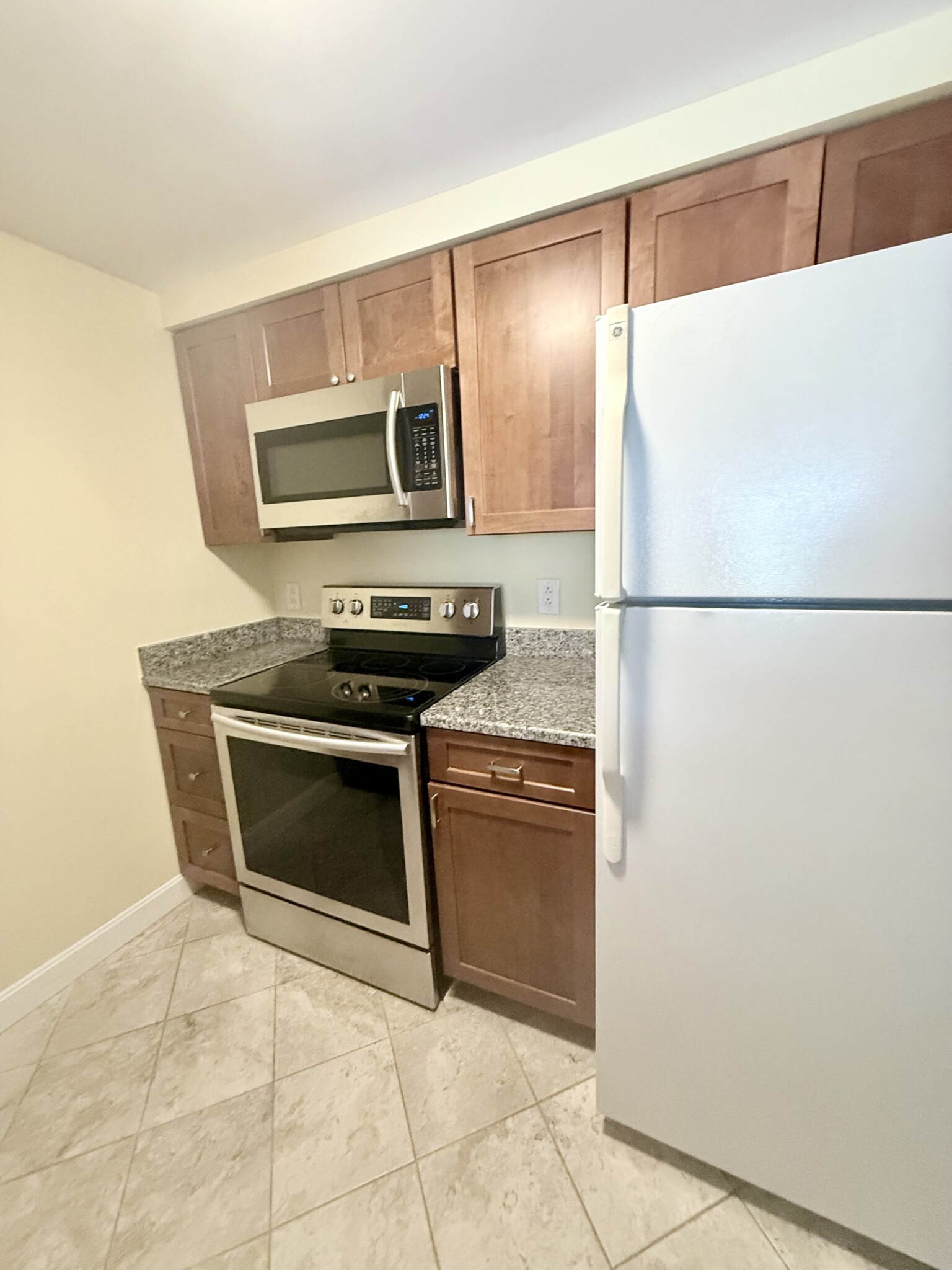 1933 Commonwealth Ave, Brighton