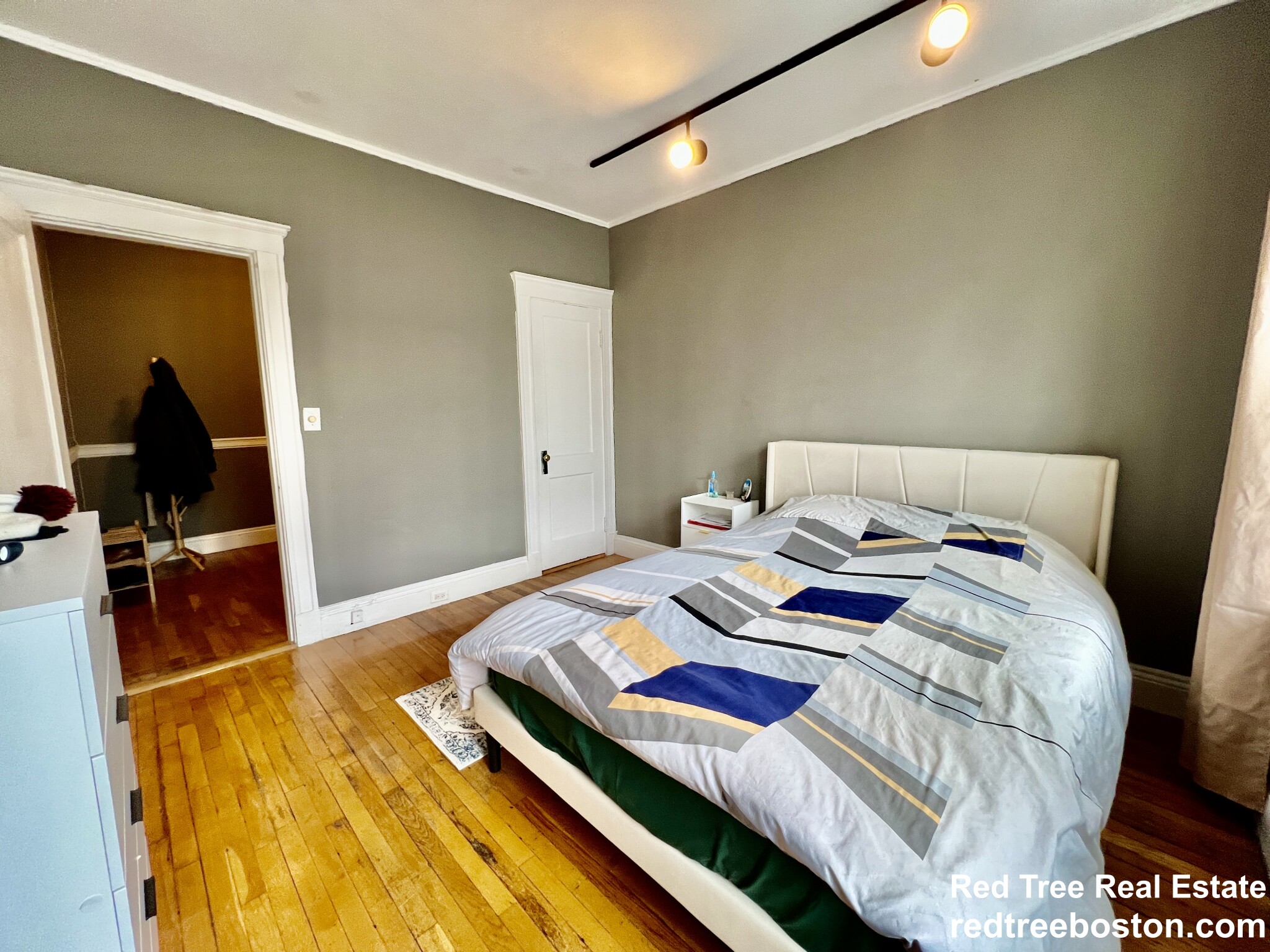 1572 Commonwealth Ave, Brighton