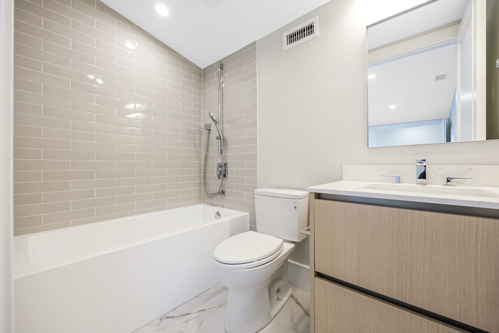 116 Columbia St, North Brookline