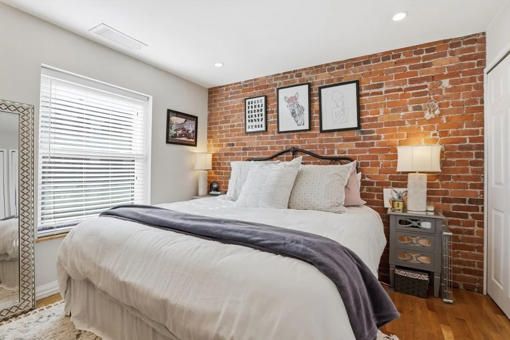 95 Gainsborough St, Fenway