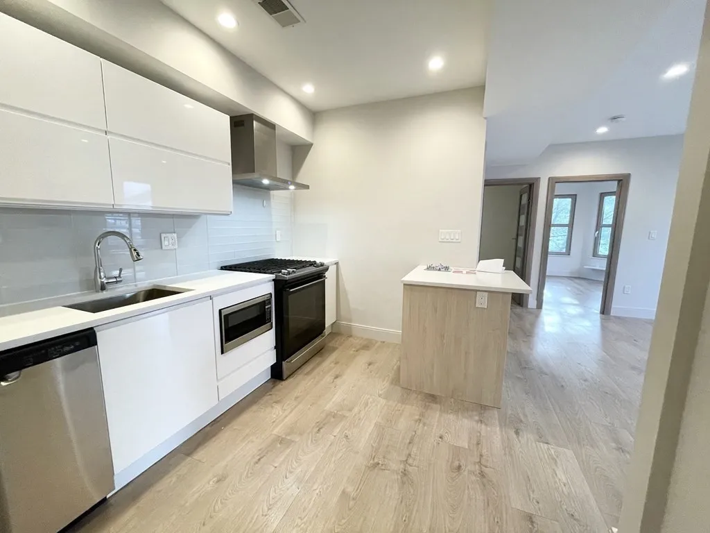 118 Buttonwood, Boston