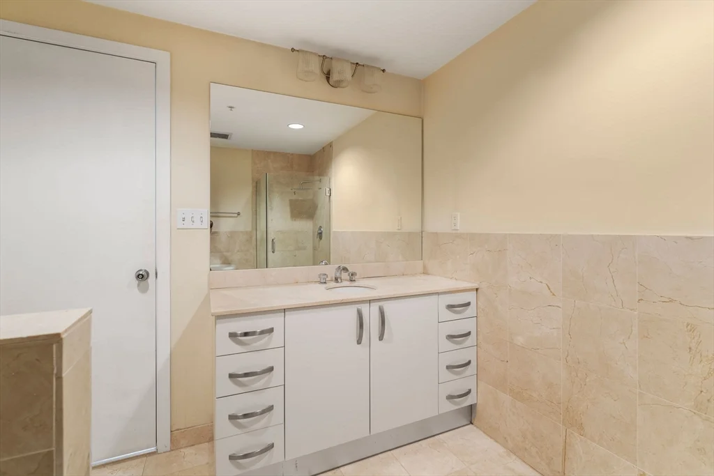 210 South St, Leather District