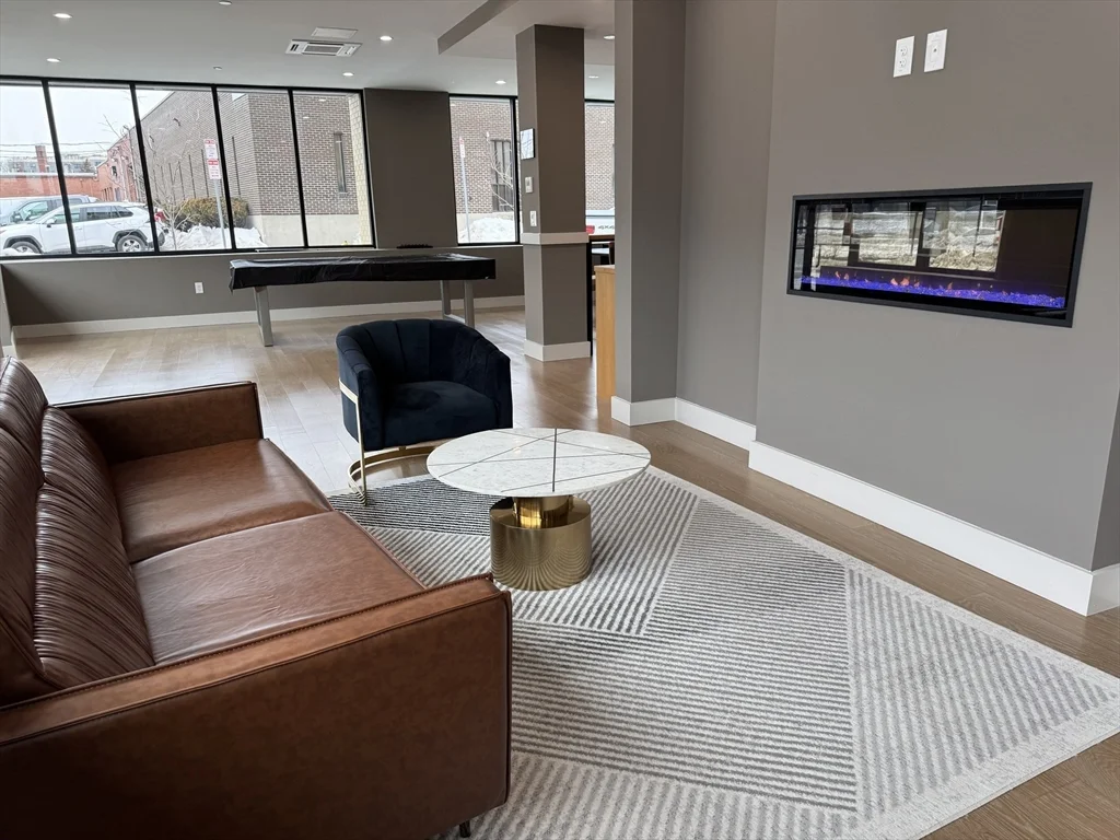 100 Lincoln, Brighton