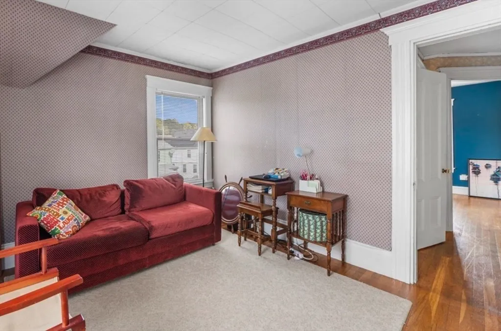 12 Endicott St, Saugus