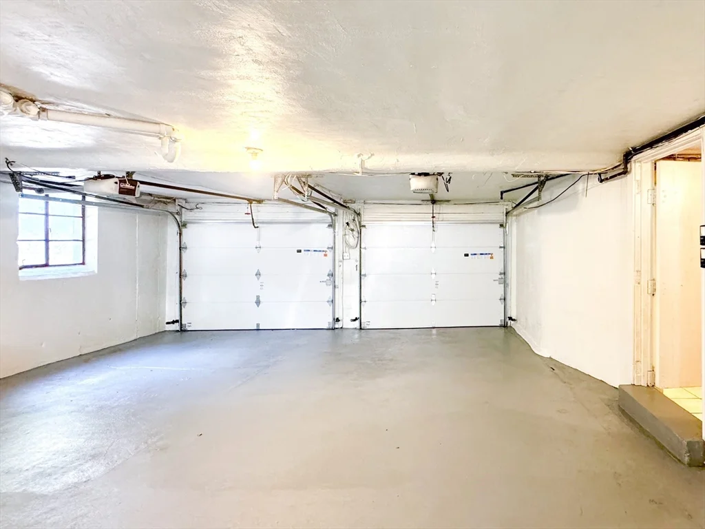 92 Woodcliff Rd, Chestnut Hill