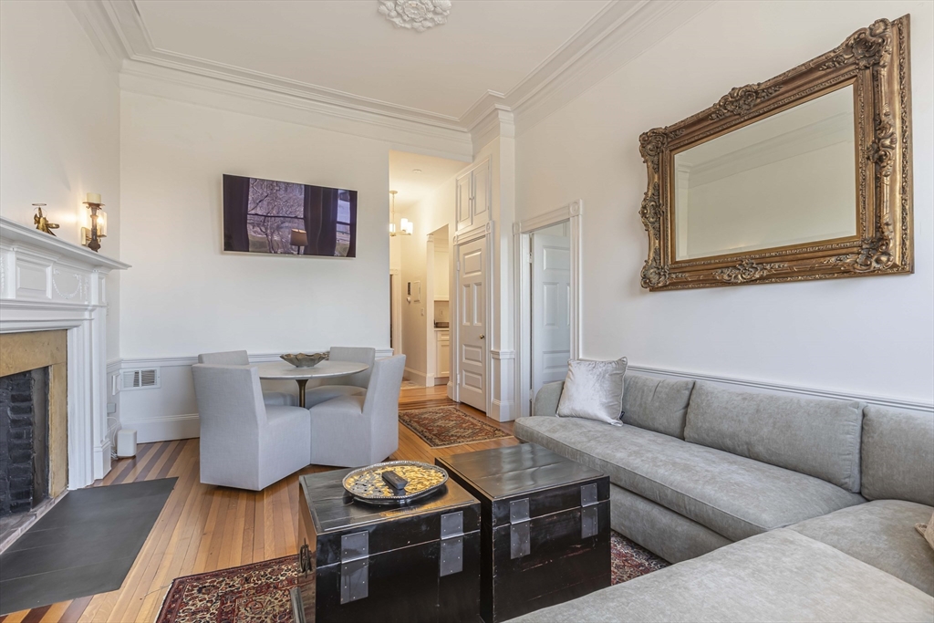 462 Beacon St, Back Bay