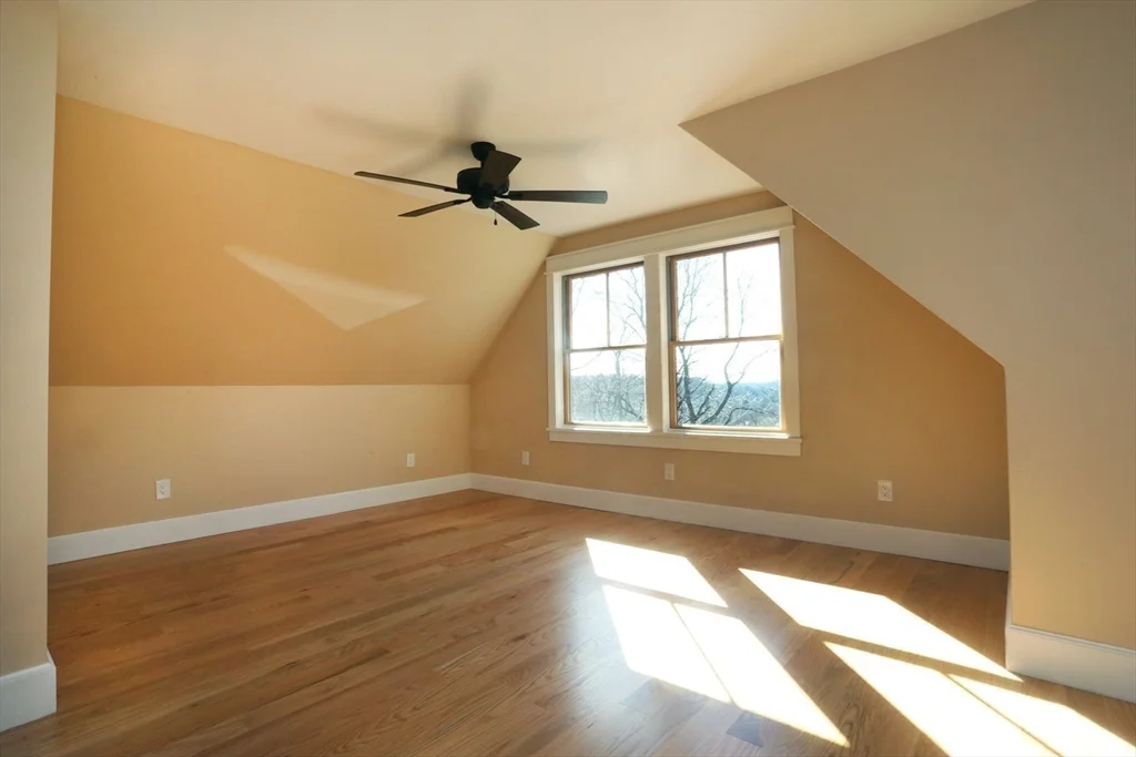 12 Warren Ave, Amesbury