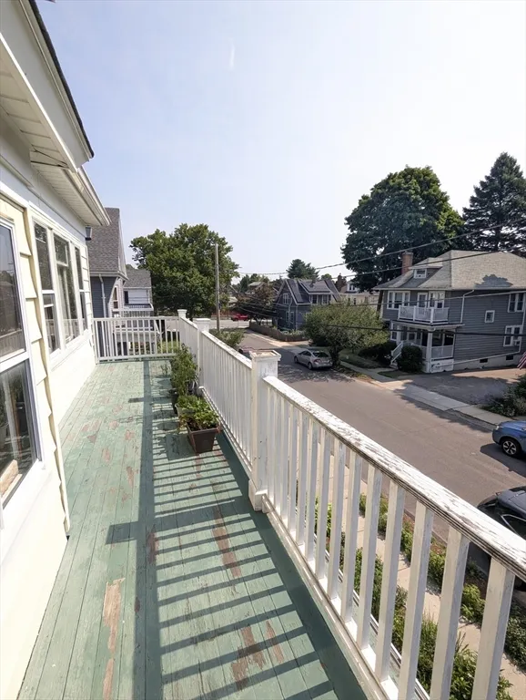 17 Commonwealth Rd, Watertown