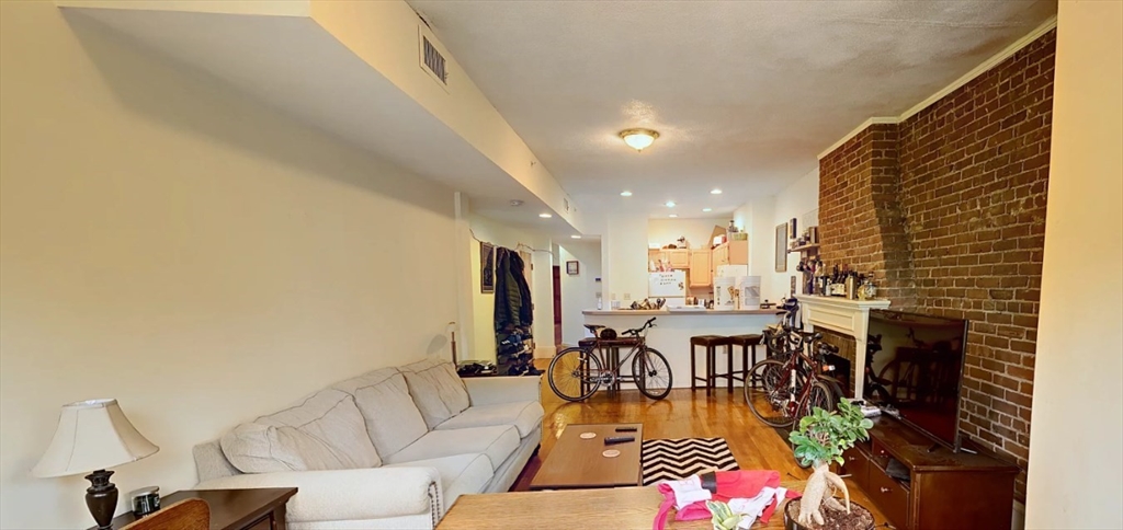 1406 Beacon St, Corey Hill