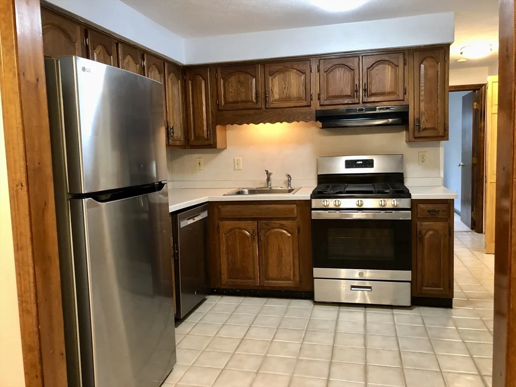 98 Apache Way, Tewksbury