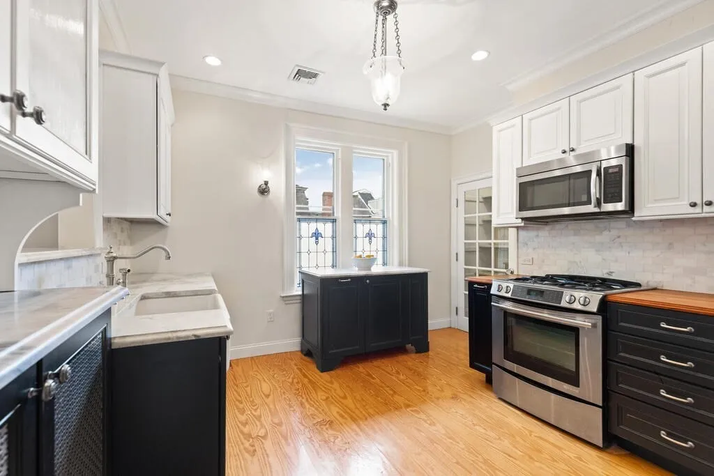 2 Rangeley Rd, Winchester