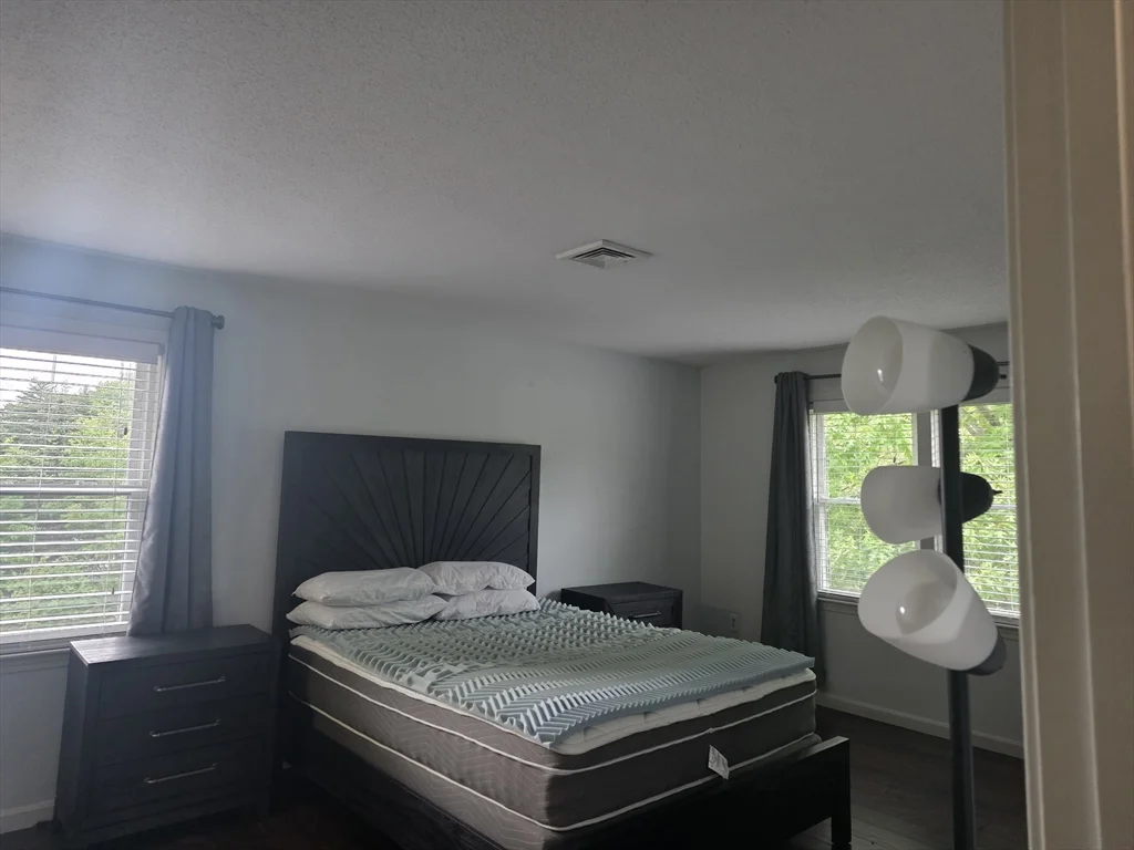 690 S Porter St, Manchester
