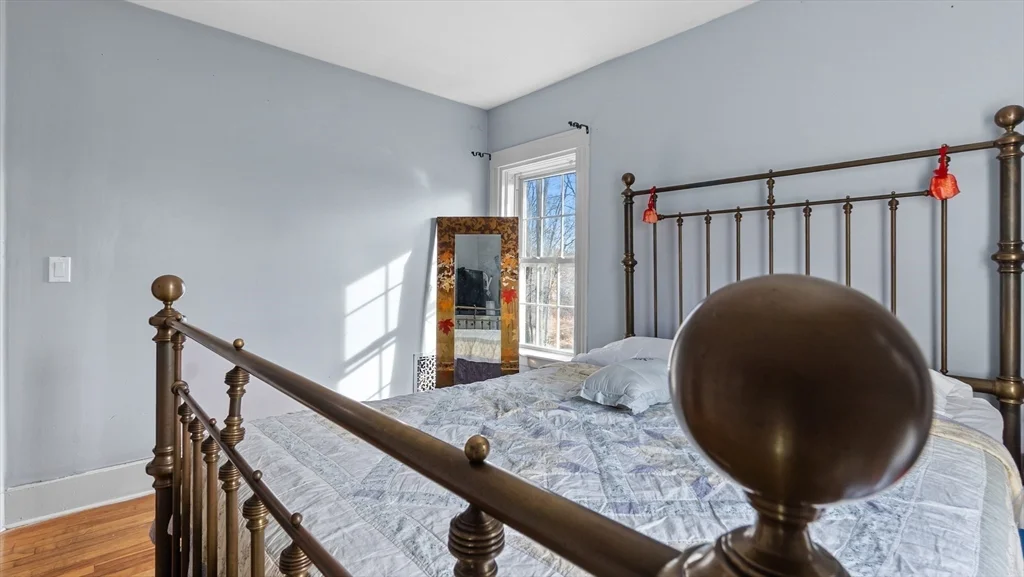 6 Crescent St, Whitinsville