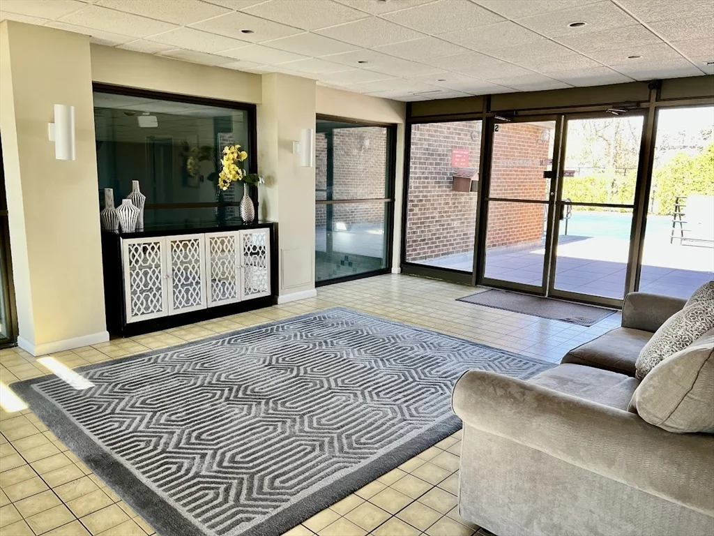 404 Paradise Rd, Swampscott