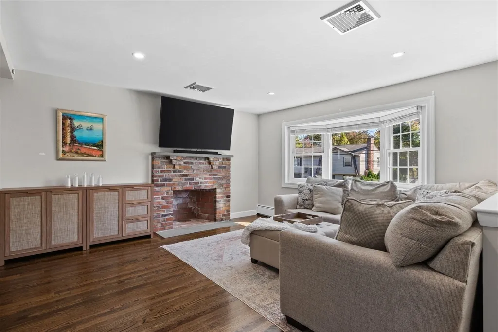 193 Bonham Rd, Dedham