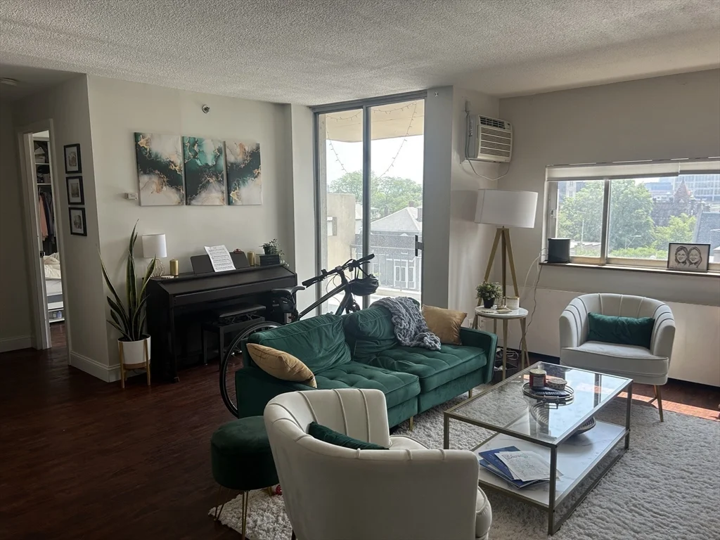 872 Massachusetts, Riverside