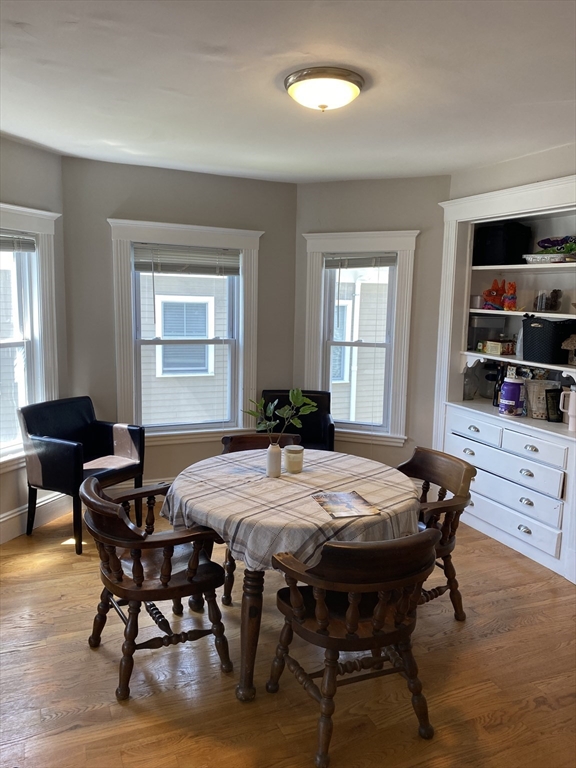 129 Brooks St, Oak Square