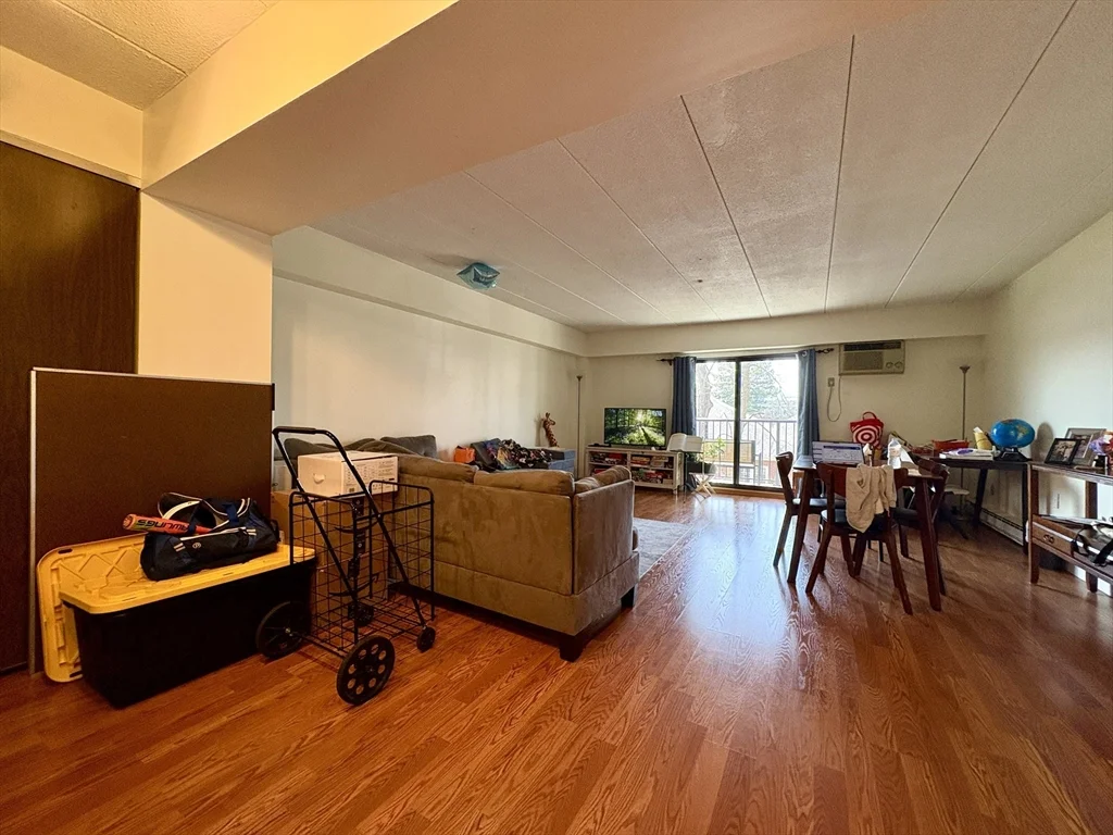 125 Pleasant St, North Brookline