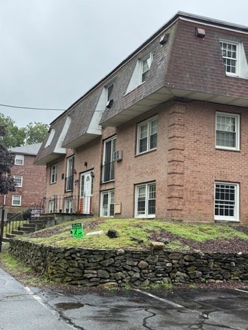 82 Boylston Ln, Lowell