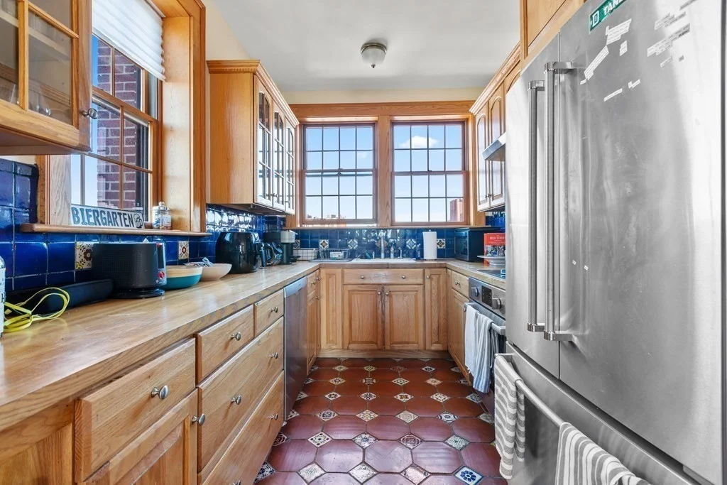 8 Gloucester St, Back Bay